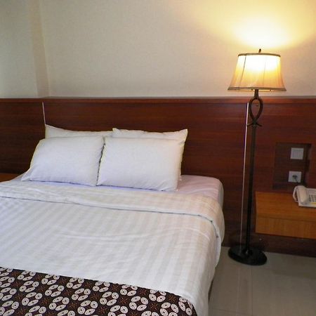 Maranatha Grand Hotel Джокякарта Екстериор снимка