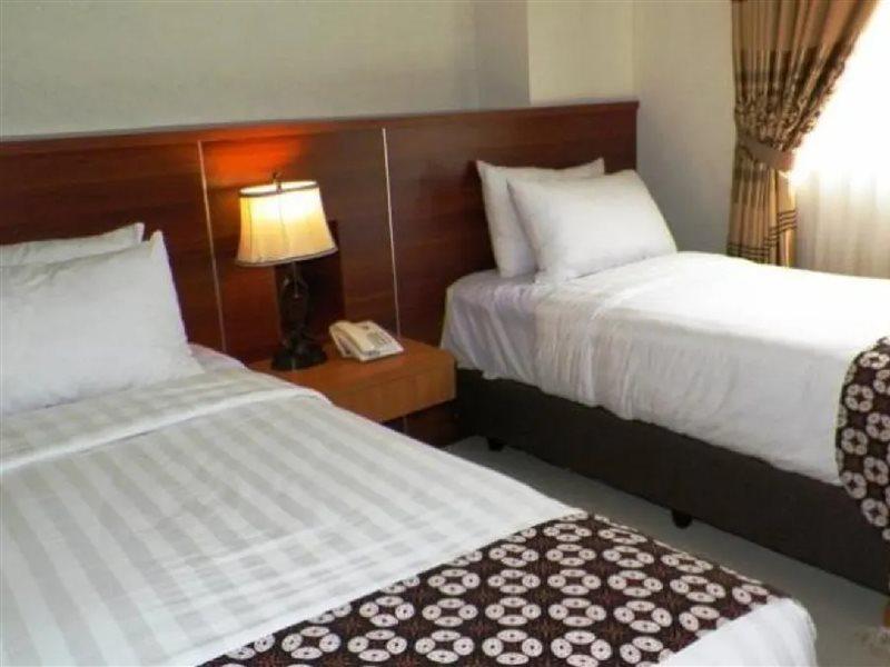 Maranatha Grand Hotel Джокякарта Екстериор снимка