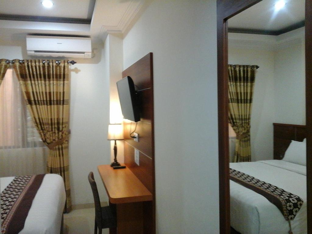 Maranatha Grand Hotel Джокякарта Стая снимка
