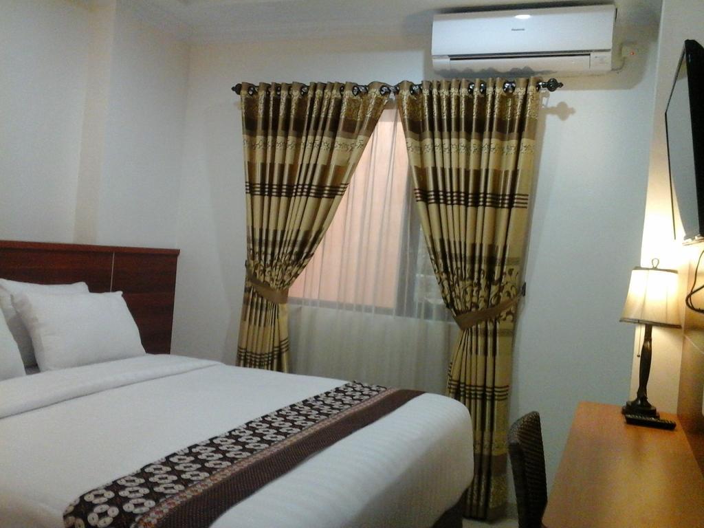 Maranatha Grand Hotel Джокякарта Стая снимка