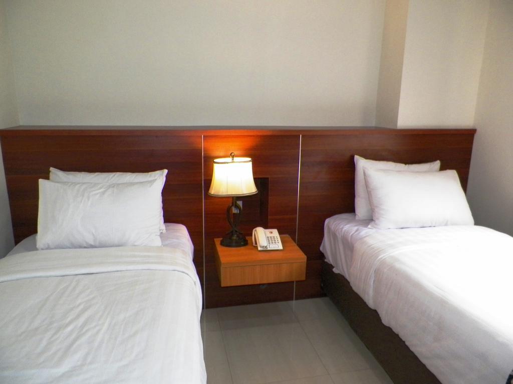 Maranatha Grand Hotel Джокякарта Стая снимка