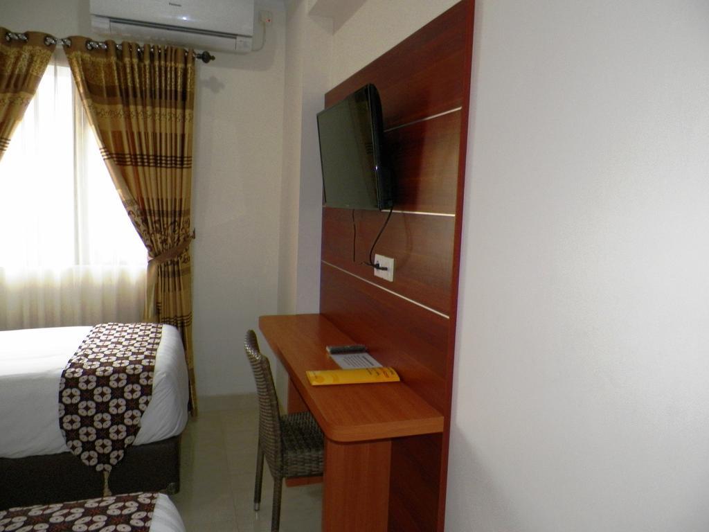 Maranatha Grand Hotel Джокякарта Стая снимка