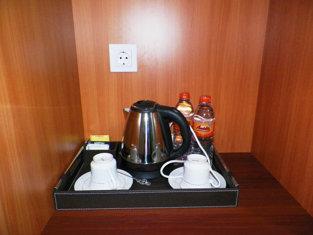 Maranatha Grand Hotel Джокякарта Стая снимка