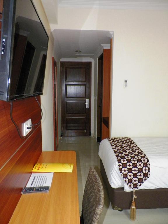 Maranatha Grand Hotel Джокякарта Стая снимка