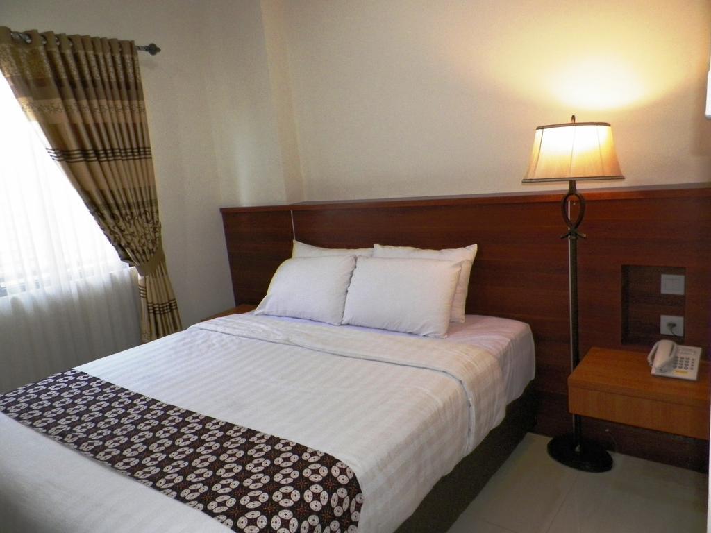 Maranatha Grand Hotel Джокякарта Екстериор снимка