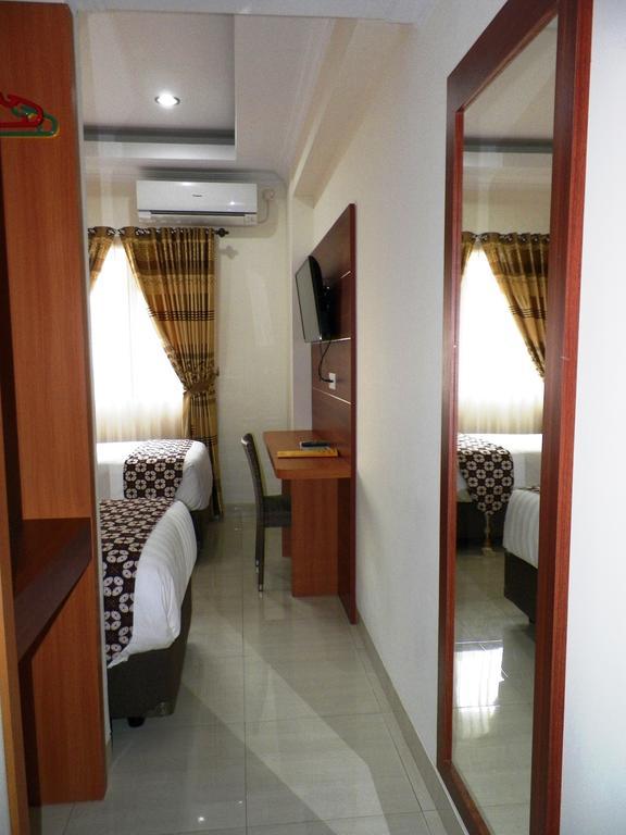 Maranatha Grand Hotel Джокякарта Стая снимка