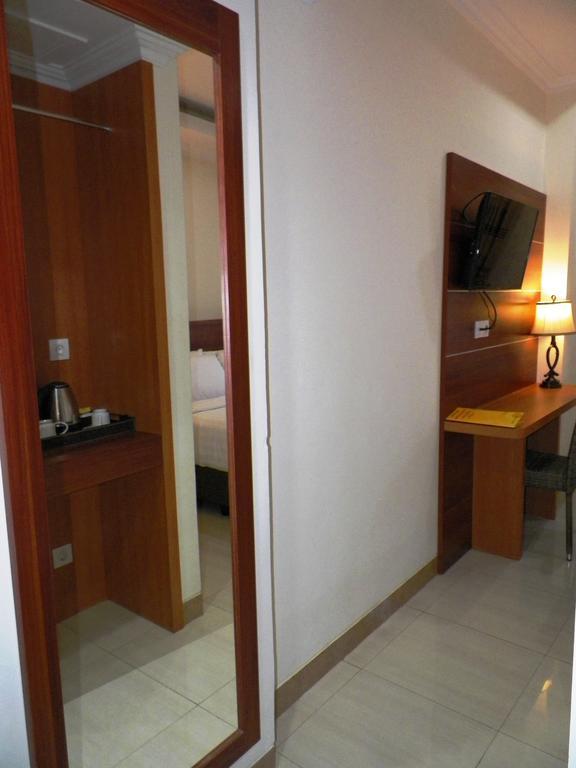 Maranatha Grand Hotel Джокякарта Стая снимка