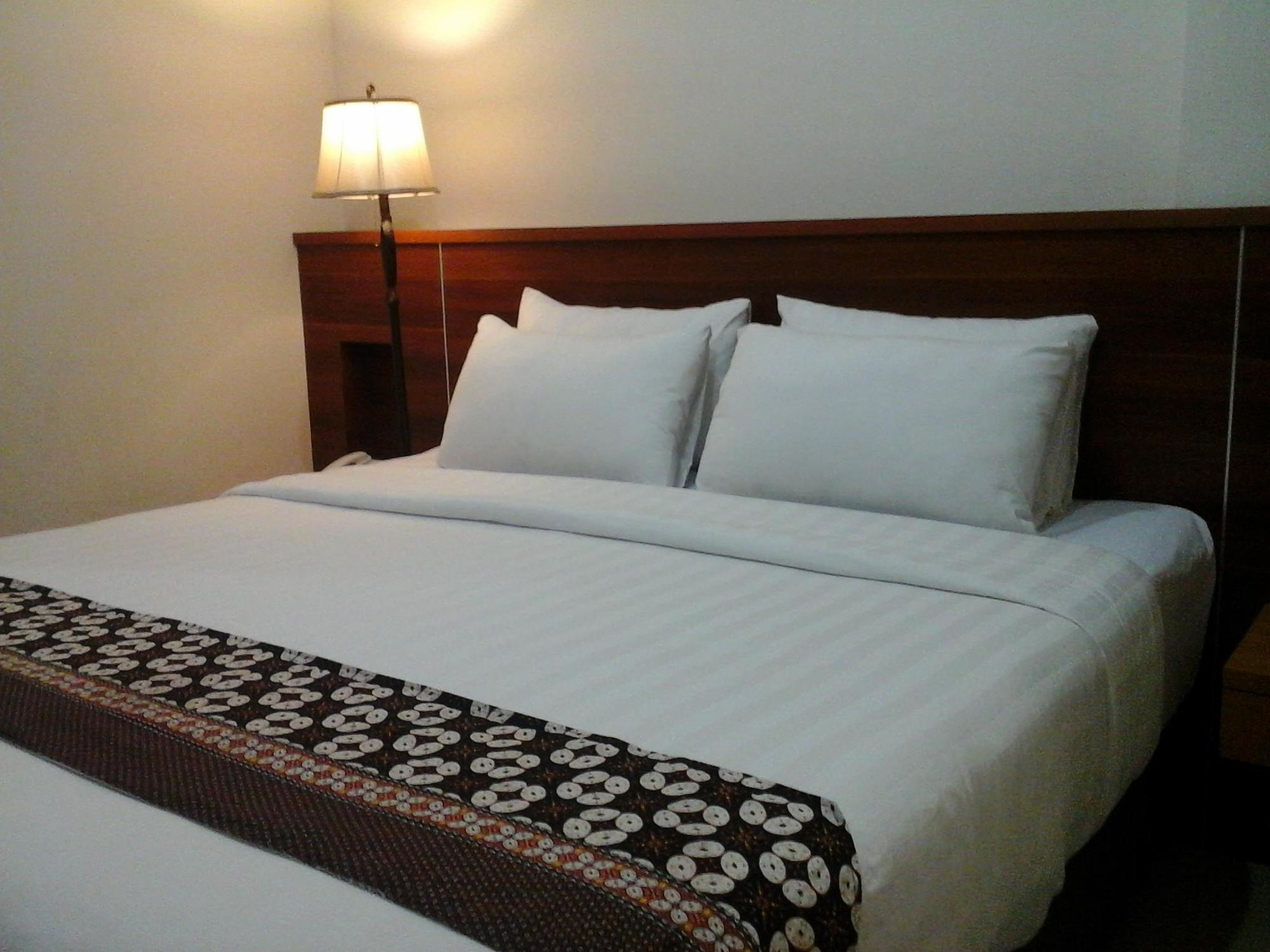 Maranatha Grand Hotel Джокякарта Екстериор снимка